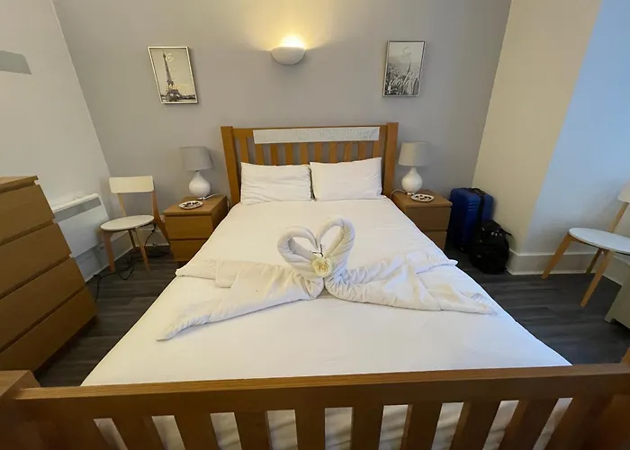 Bournemouth Hot Tub & Sauna Holiday Let